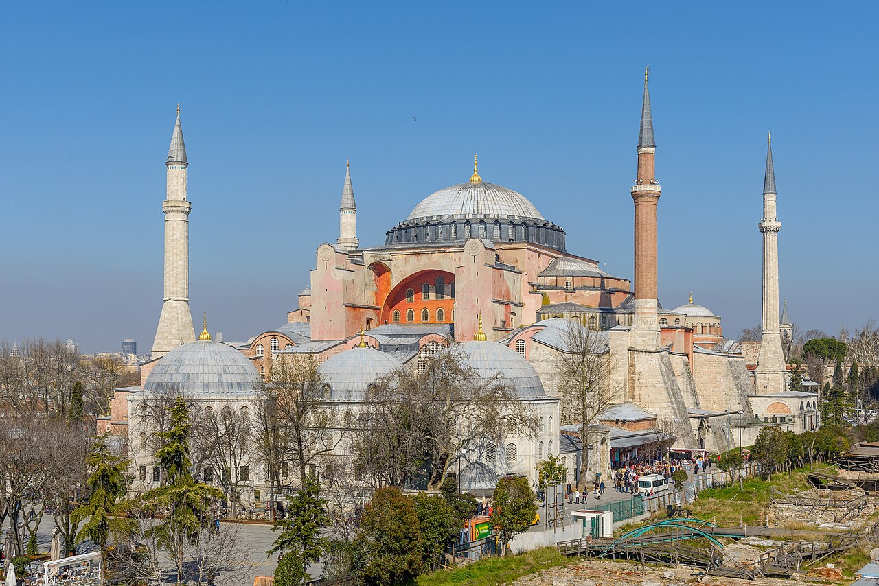 Hagia Sophia i Istanbul - bygget som kristen katedral, omgjort til moske og tilbake igjen